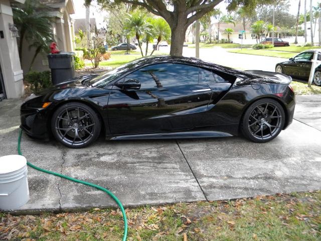 2017_Acura_NSX_02