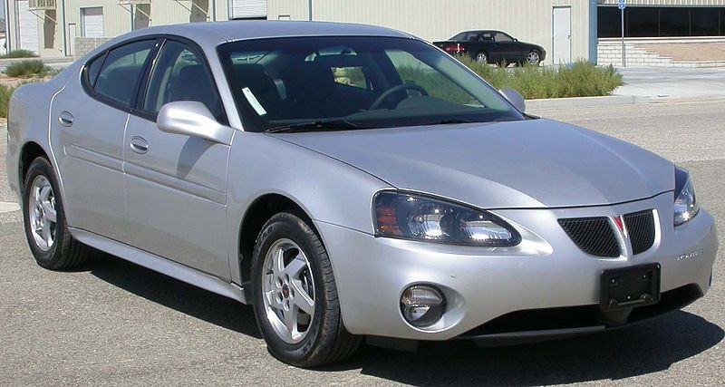 800px-2004_Pontiac_Grand_Prix_--_NHTSA
