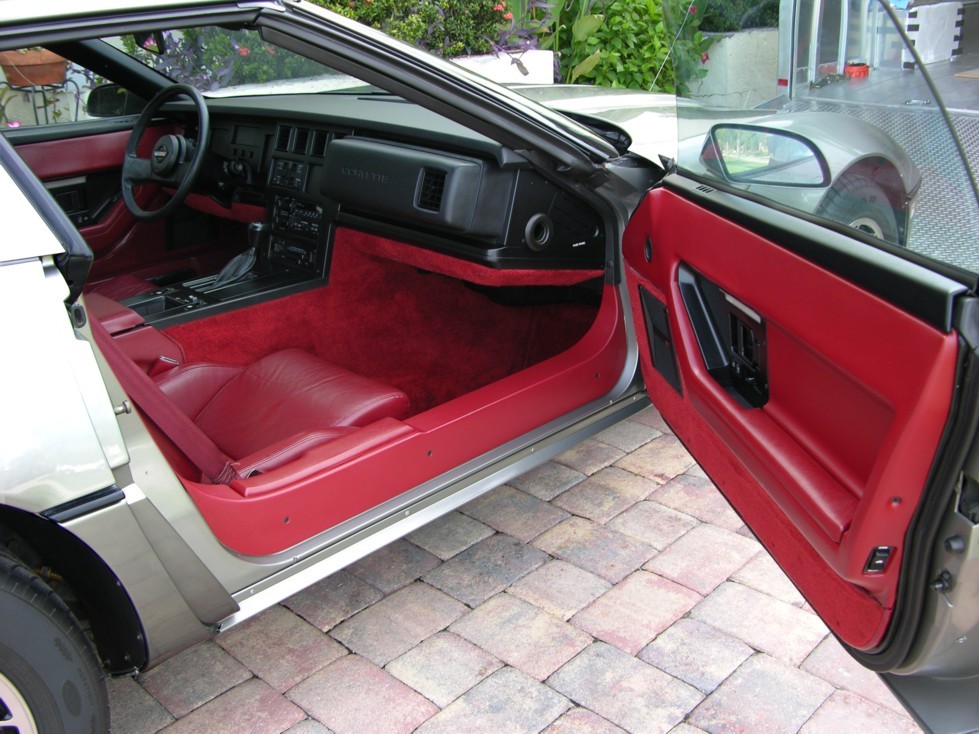 85 Vette Interior Detail