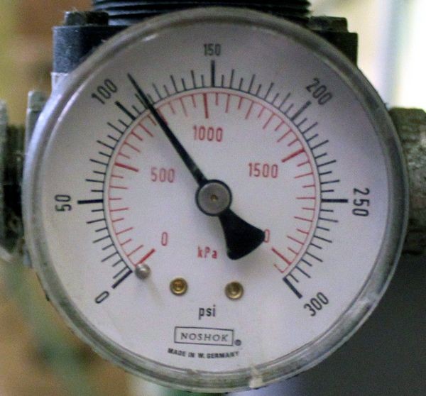 Air-powered DA Sander