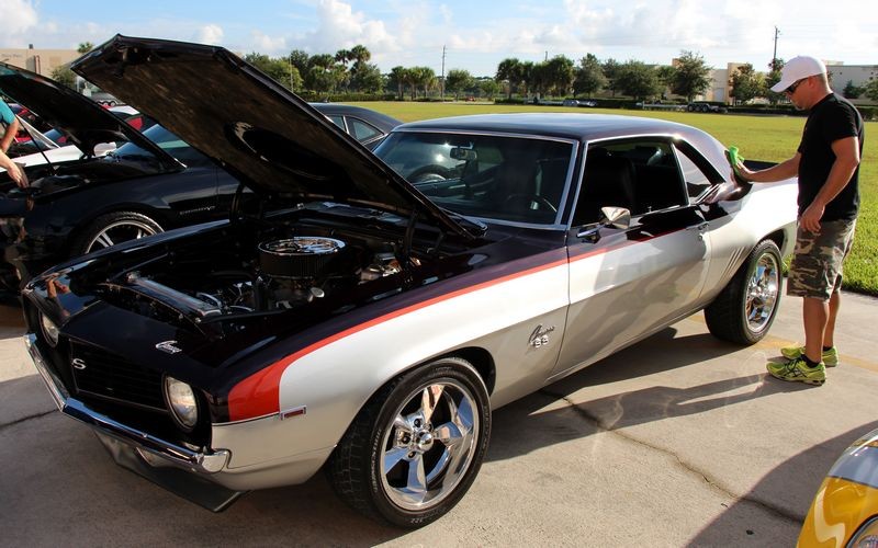 Autogeeks Cars and Coffee with Mike Phillips