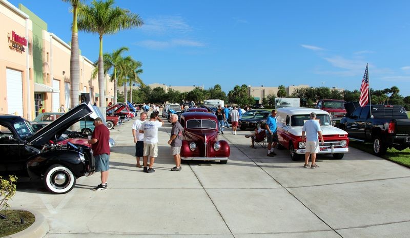 Autogeeks Cars and Coffee with Mike Phillips