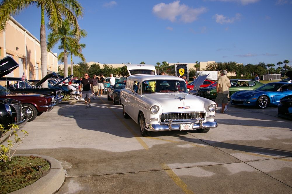 Autogeeks Cars and Coffee with Mike Phillips