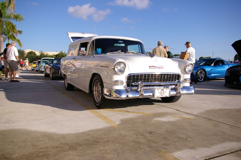 Autogeeks Cars and Coffee with Mike Phillips