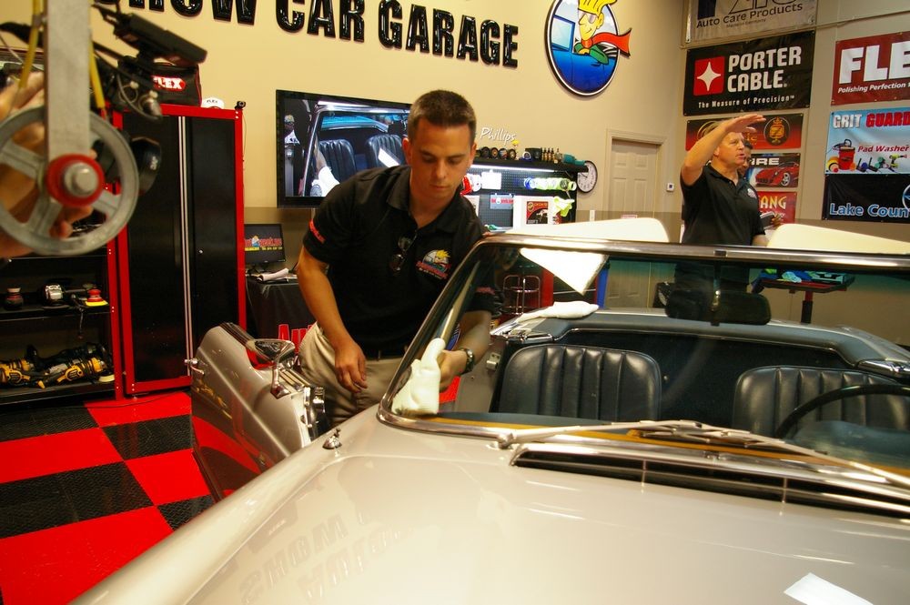 Autogeeks Cars and Coffee with Mike Phillips