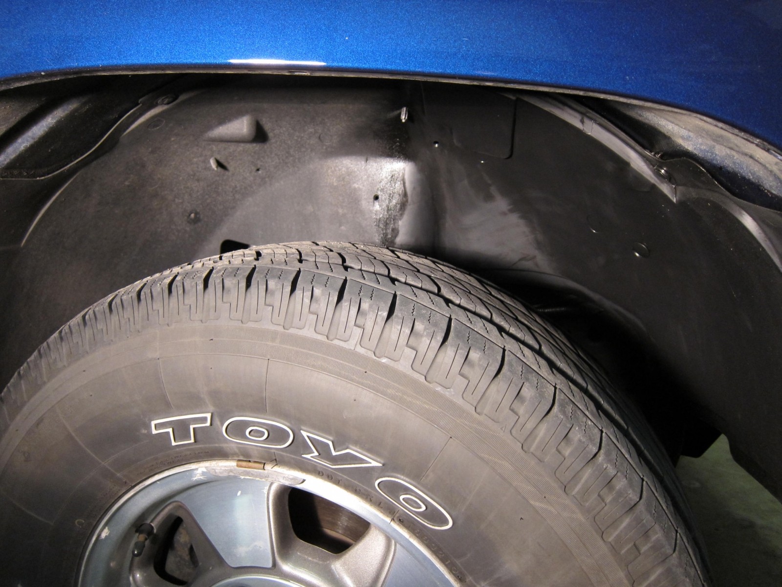 Before/After wheel well with Tar-X