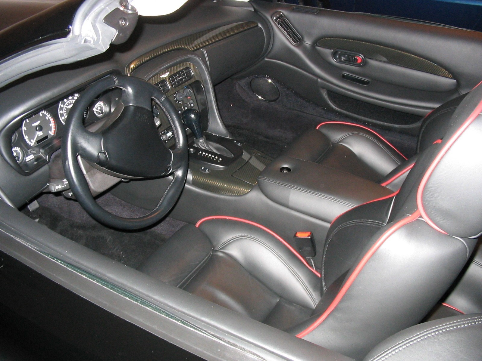 black_db7_interior