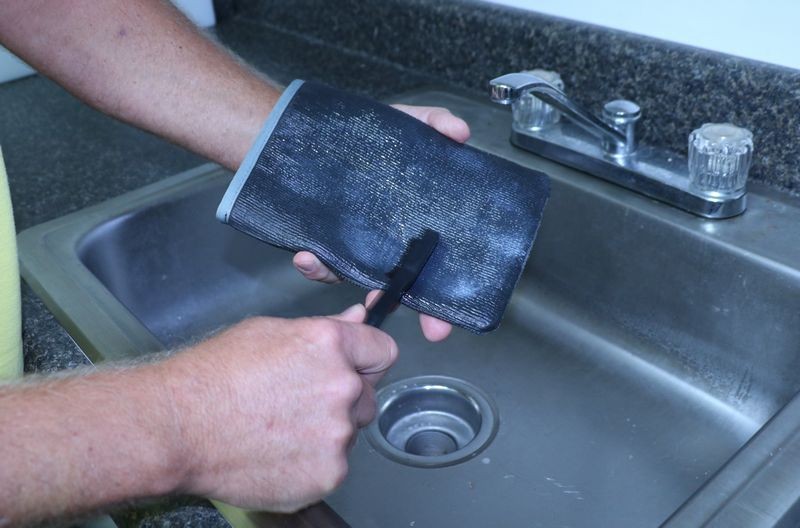 BLACKFIRE Synthetic Clay Mitt Cleaner