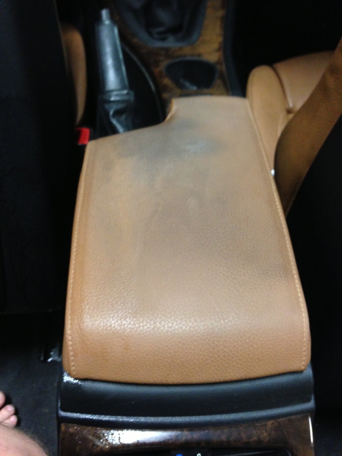 BMW_arm_rest_before