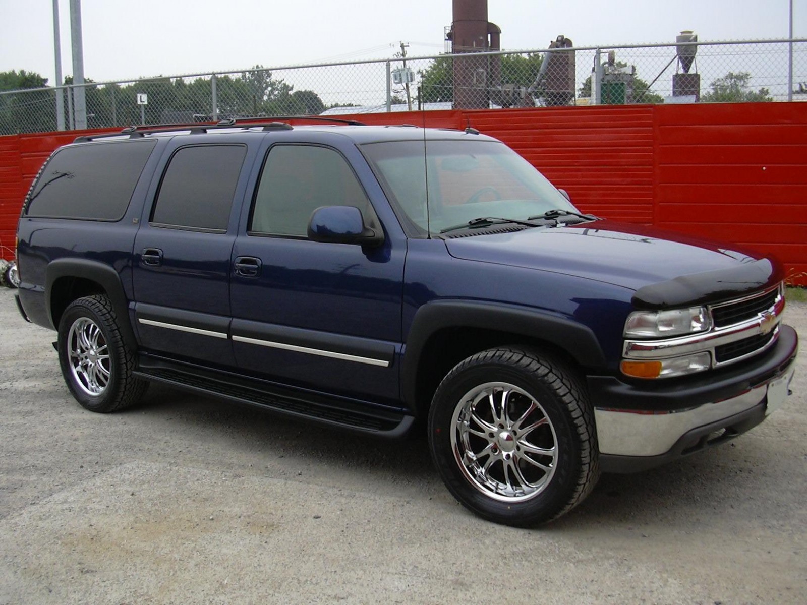 Boss_313_chrome_on_blue_Suburban
