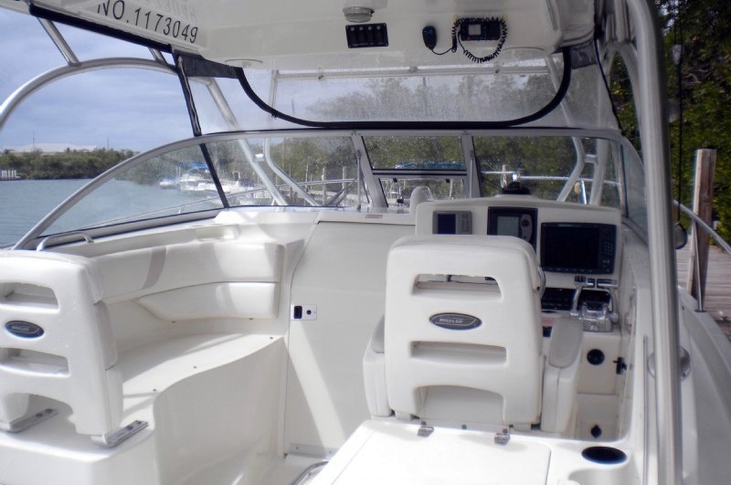 Boston Whaler 305 Conquest Mike Phillips
