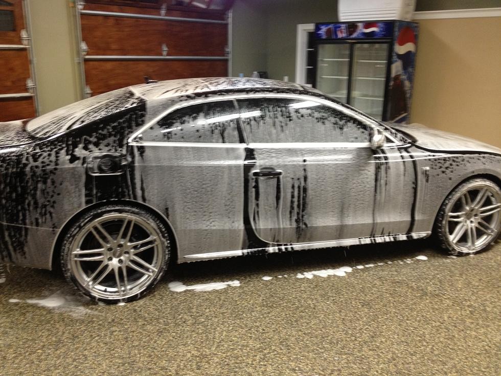 car_getting_foamed