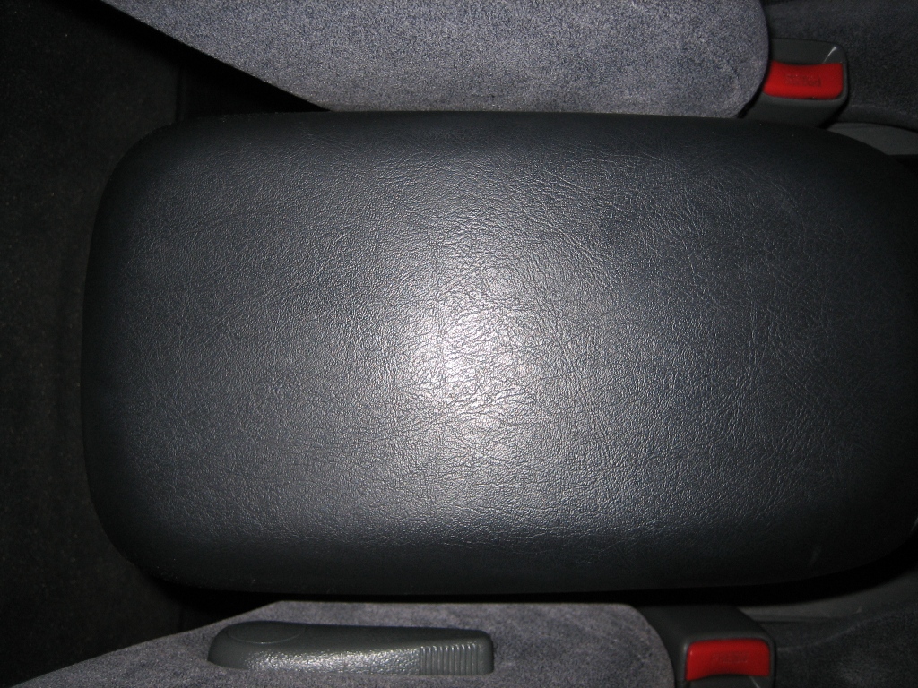 Center Console lid before cleaning