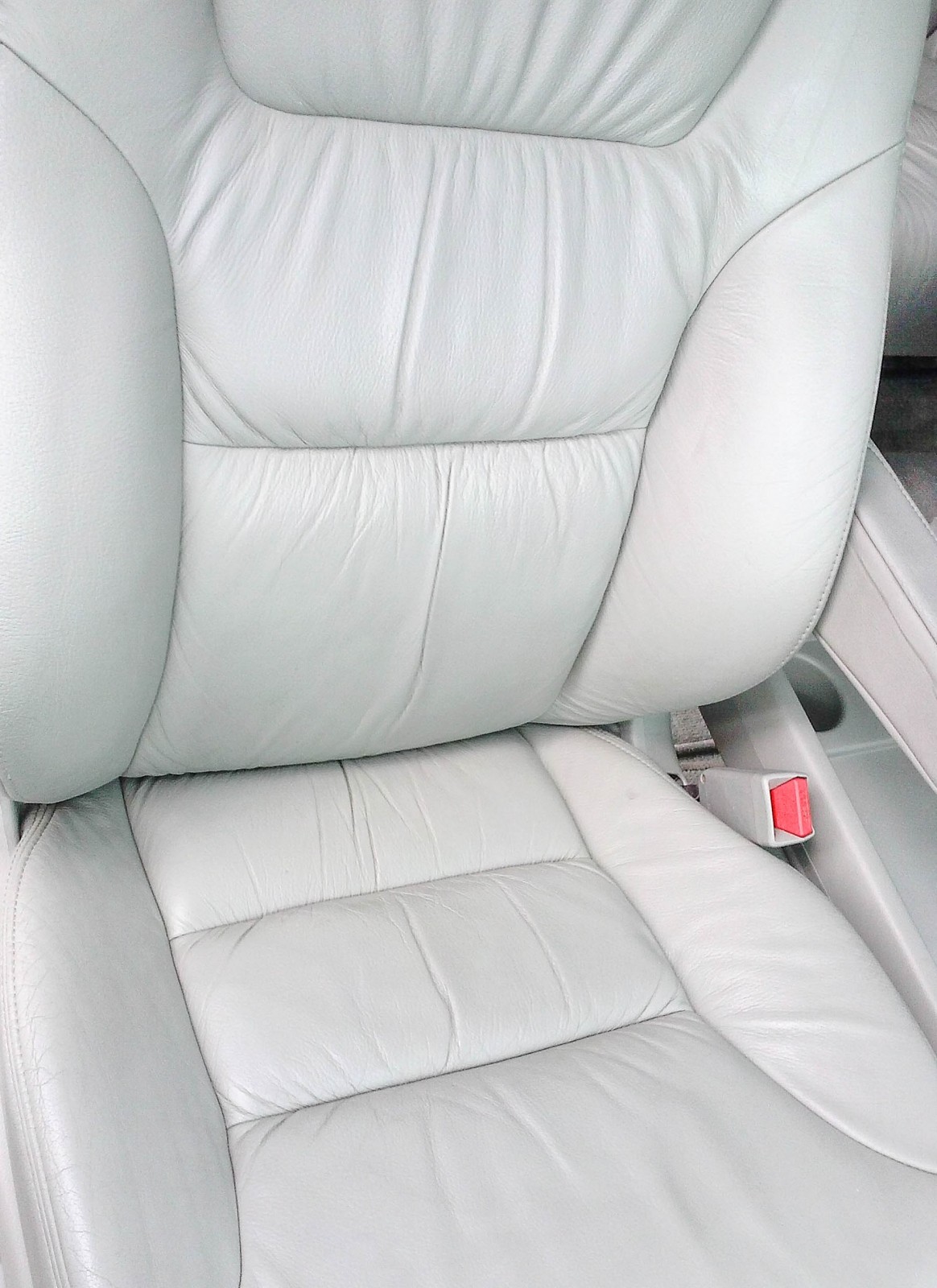 clean_leather_seat
