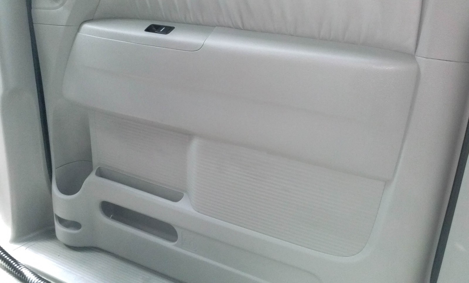 clean_right_side_door_gum