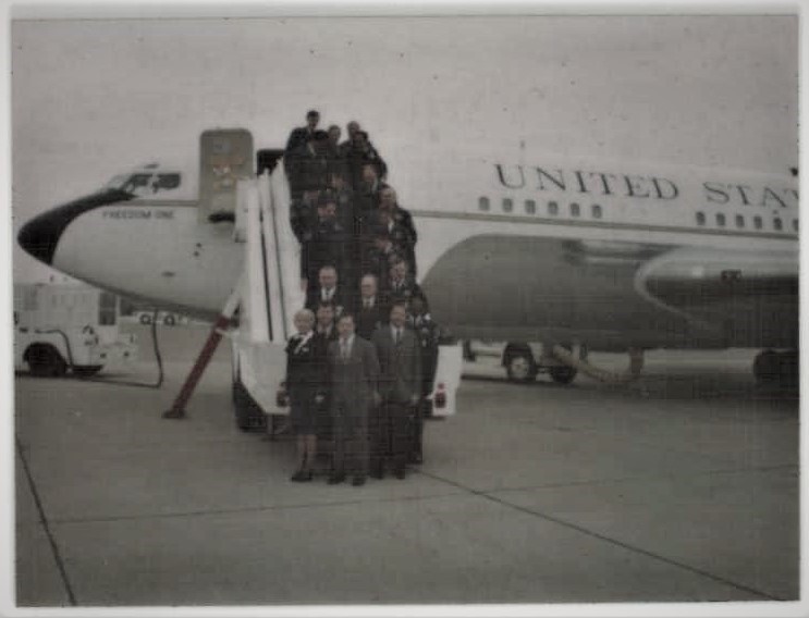Crew_of_Freedom_One_VC-137B_58-6971_2_2_