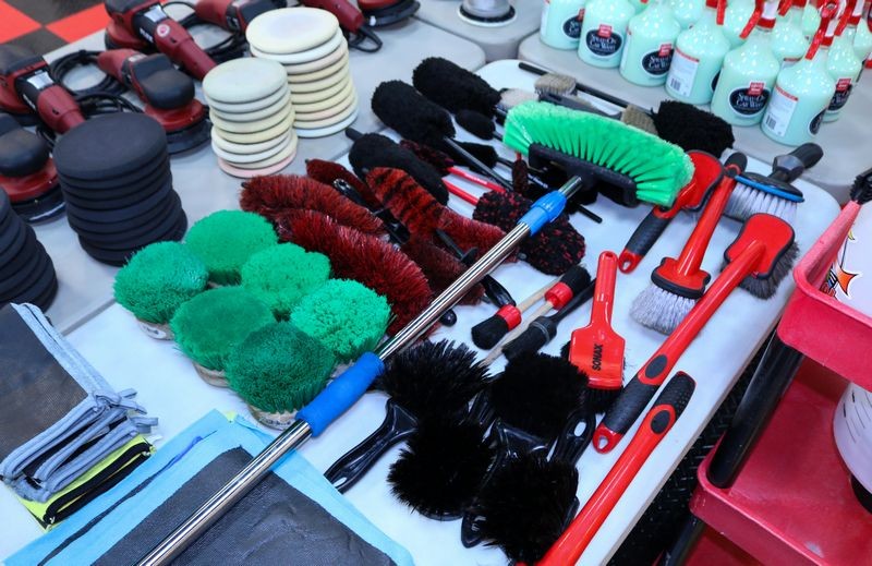 Detailing Classes Learn to detail cars with Mike Phillips at Autogeek