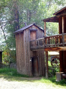 Double_Decker_Outhouse