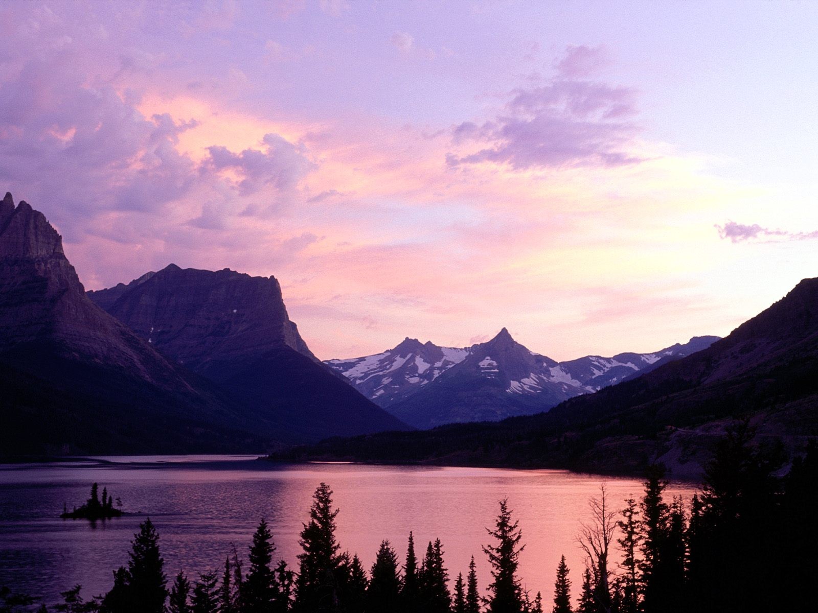 Glacier_National_Park_at_Sunset_Montana