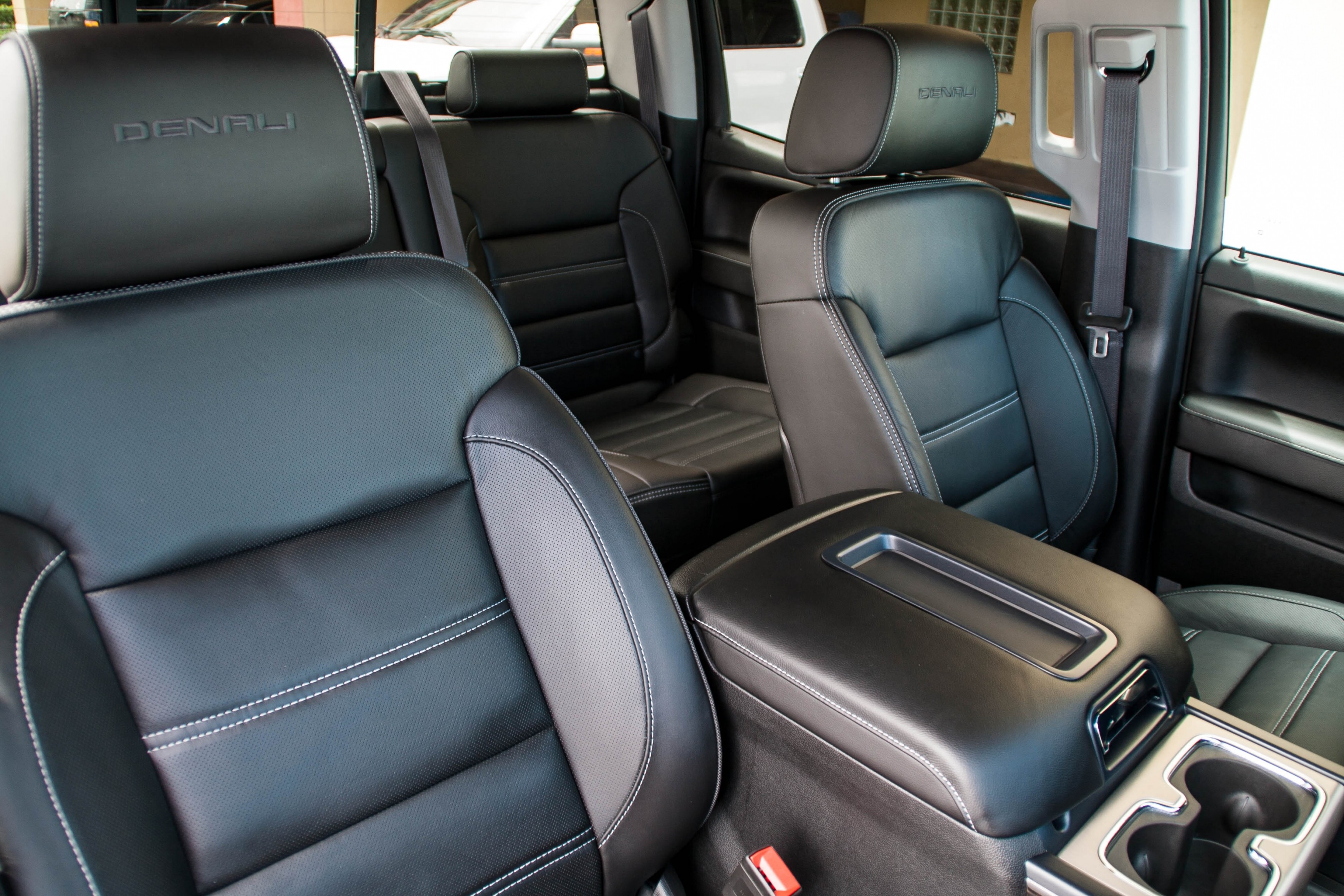 gmc_interior-2