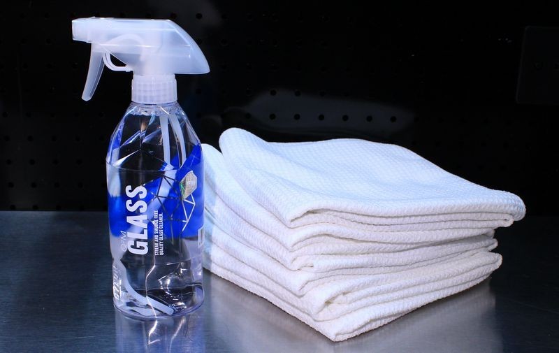 GYEON Glass Cleaner Removing the happy face in Vinyl Fog