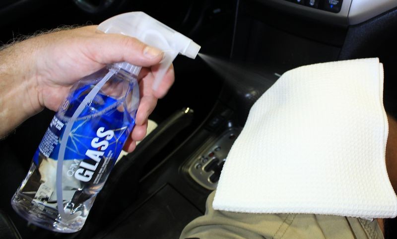 GYEON Glass Cleaner Removing the happy face in Vinyl Fog