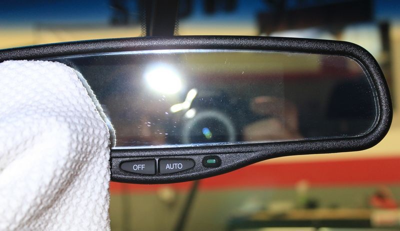 GYEON Glass Cleaner Removing the happy face in Vinyl Fog