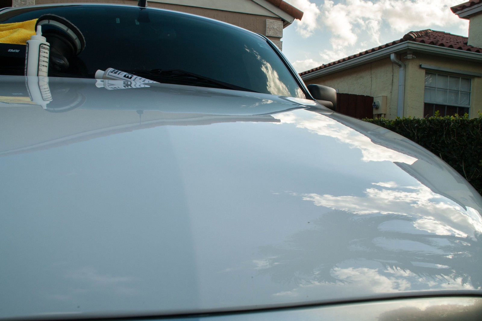 hhr_hood_reflection_closeup