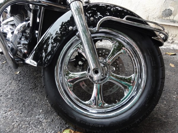 Honda Shadow Custom by Sharkpolitur