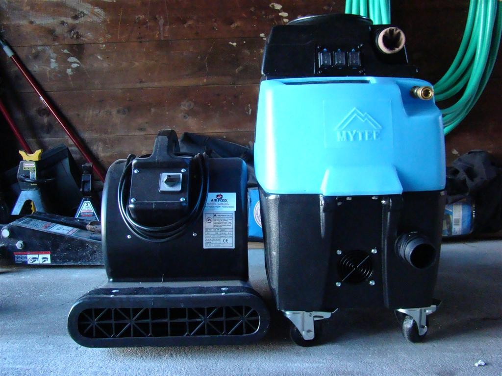 Hot water extractor