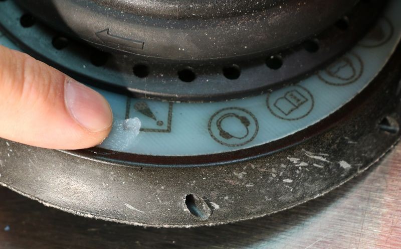 How to lubricate the shroud on long stroke polishers
