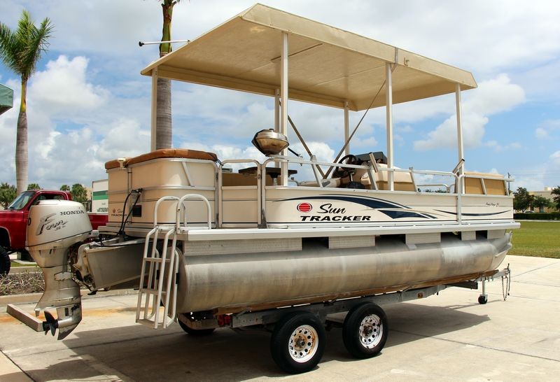 How to polish a Pontoon boat by Mike Phillips at Marine31.com