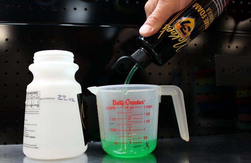 How to use a foam gun to wash your car Mike Phillips
