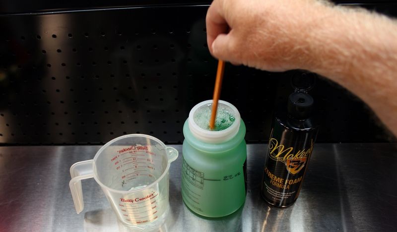How to use a foam gun to wash your car Mike Phillips