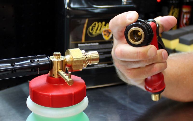 How to use a foam gun to wash your car Mike Phillips