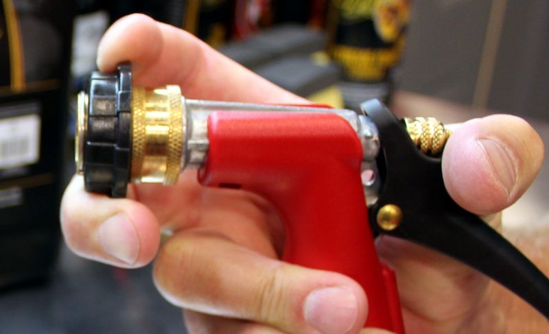 How to use a foam gun to wash your car Mike Phillips