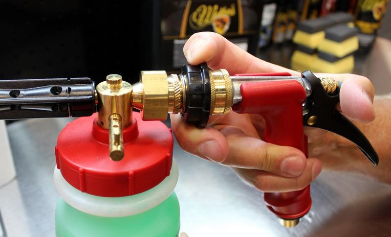 How to use a foam gun to wash your car Mike Phillips