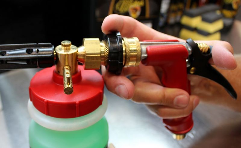 How to use a foam gun to wash your car Mike Phillips