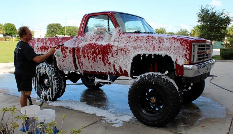 How to use a foam gun to wash your car Mike Phillips