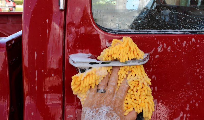 How to use a foam gun to wash your car Mike Phillips