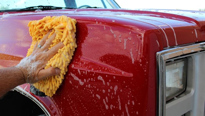 How to use a foam gun to wash your car Mike Phillips