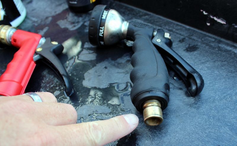 How to use a foam gun to wash your car Mike Phillips