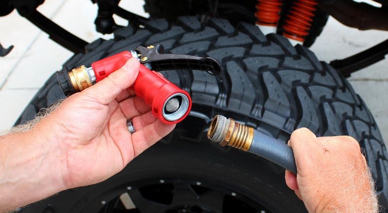 How to use a foam gun to wash your car Mike Phillips