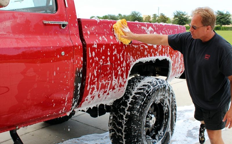 How to use a foam gun to wash your car Mike Phillips