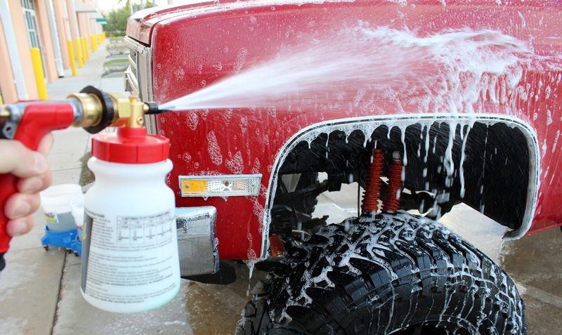 How to use a foam gun to wash your car Mike Phillips