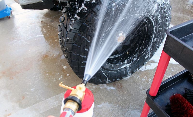 How to use a foam gun to wash your car Mike Phillips