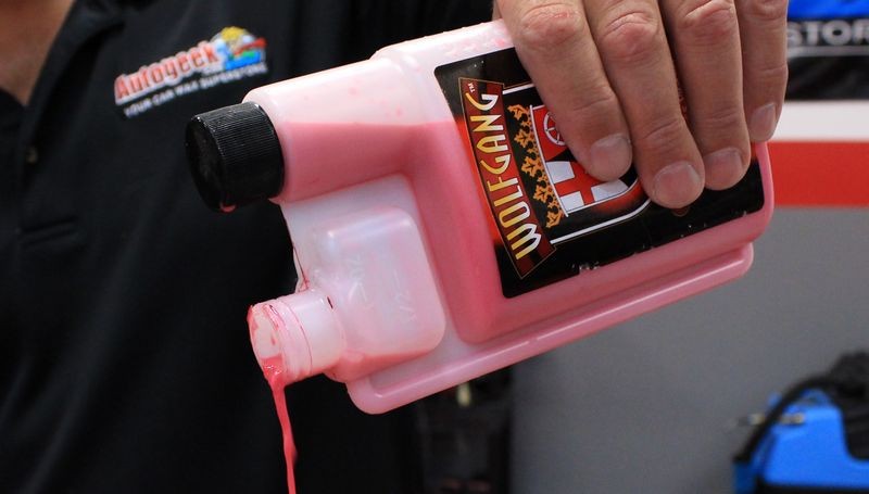 How to use a rinseless wash to clean your car