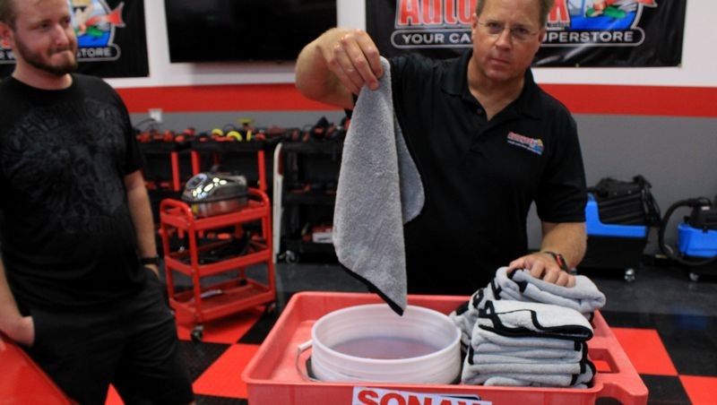How to use a rinseless wash to clean your car