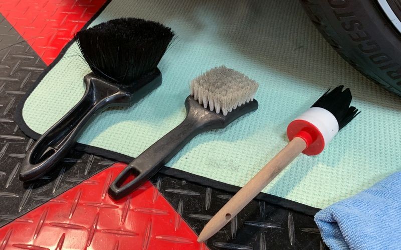 How to wash wheels and tires INSIDE without a water hose by Mike Phillips