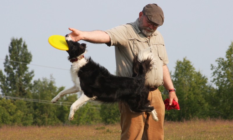 Izzy taking disc